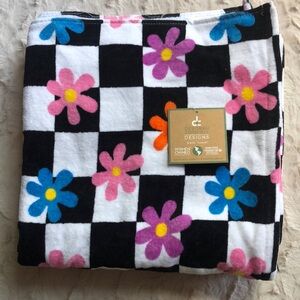 Deborah Connolly Black White Checkered Daisy Bathroom Bath Towels